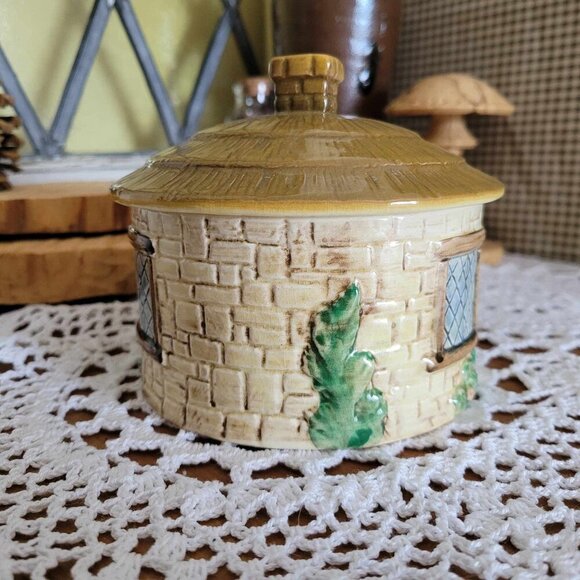 SylvaC # 4816 - Vintage Tatched Cottage Pottery Lidded Trinket Box - Picture 6 of 10